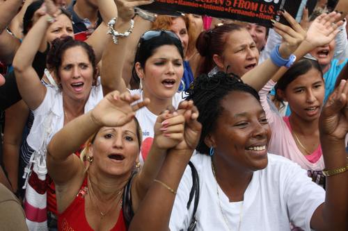 Marcha en el VII Coloquio Internacional por la Libertad de los Cinco y contra el Terrorismo